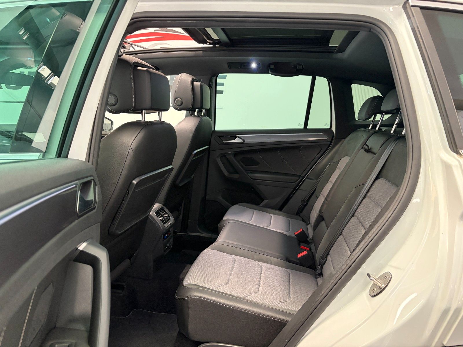 Volkswagen Tiguan*R-Line*Highline*4Motion*Dynaudio*360Kam* foto 13