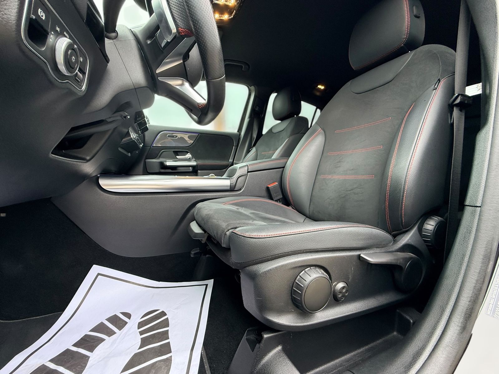 Mercedes-Benz GLA 200 GLA GLA 200 d AMG 1ERH LED ACC AHK AMB foto 12