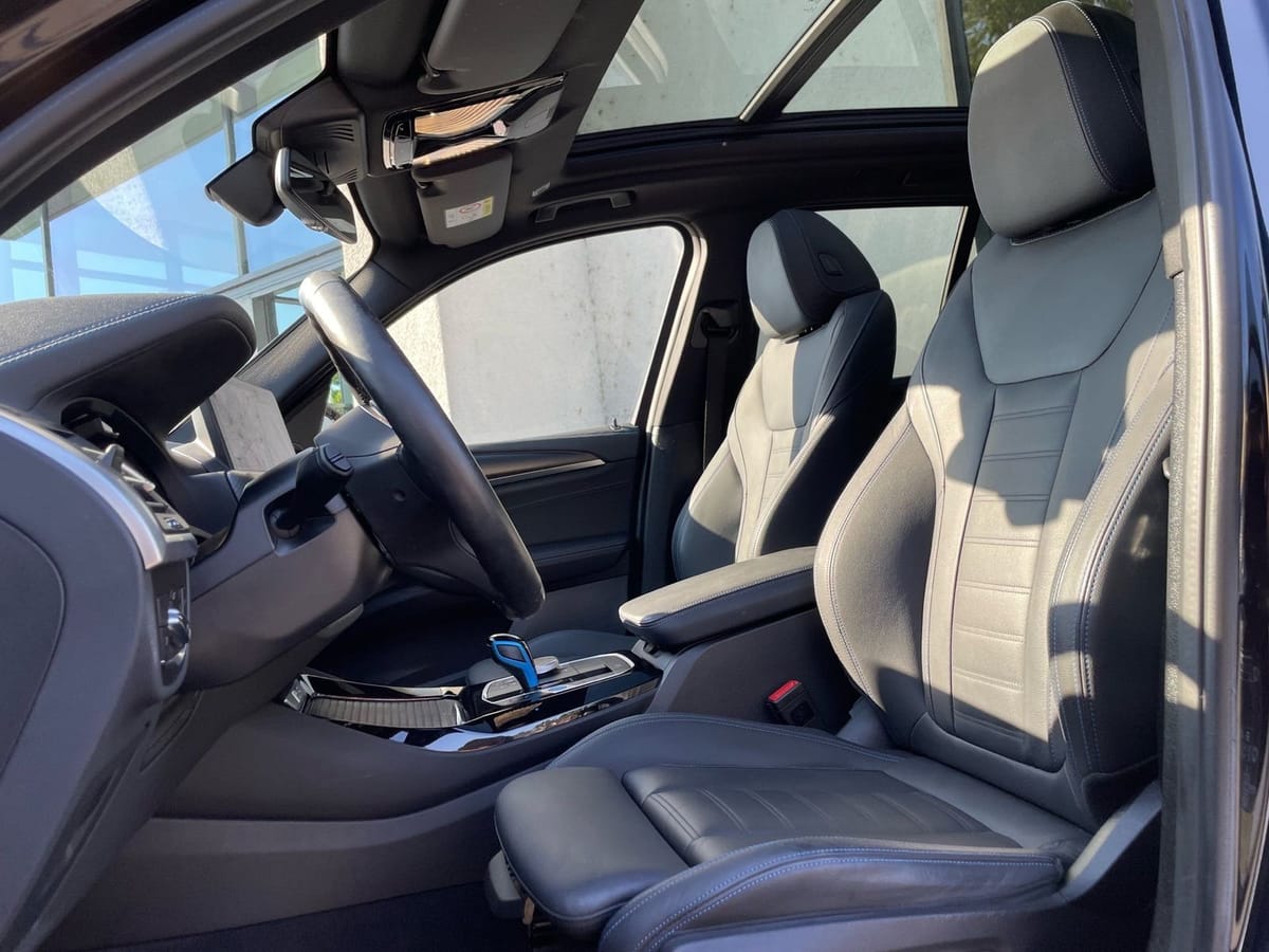 BMW iX3 Impressive M Sport || Pano AHK HUD H&K foto 9