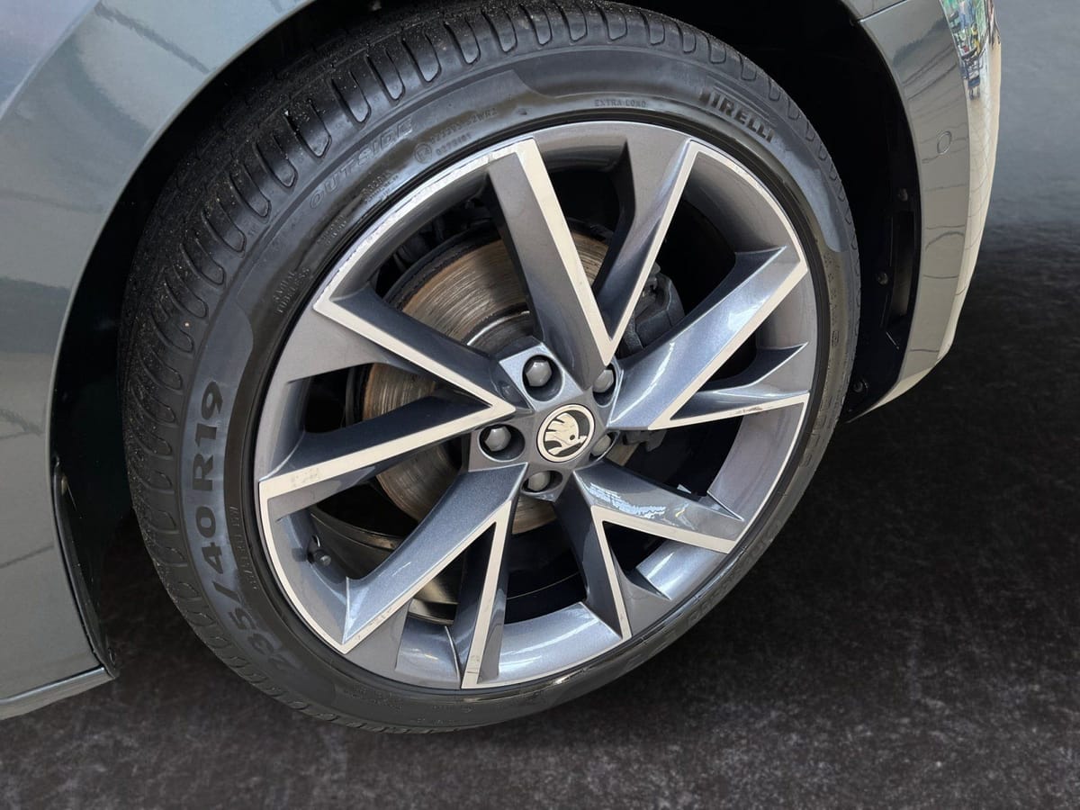 Skoda Superb Combi Premium Edition 2.0TDI DSG ACC DCC foto 15