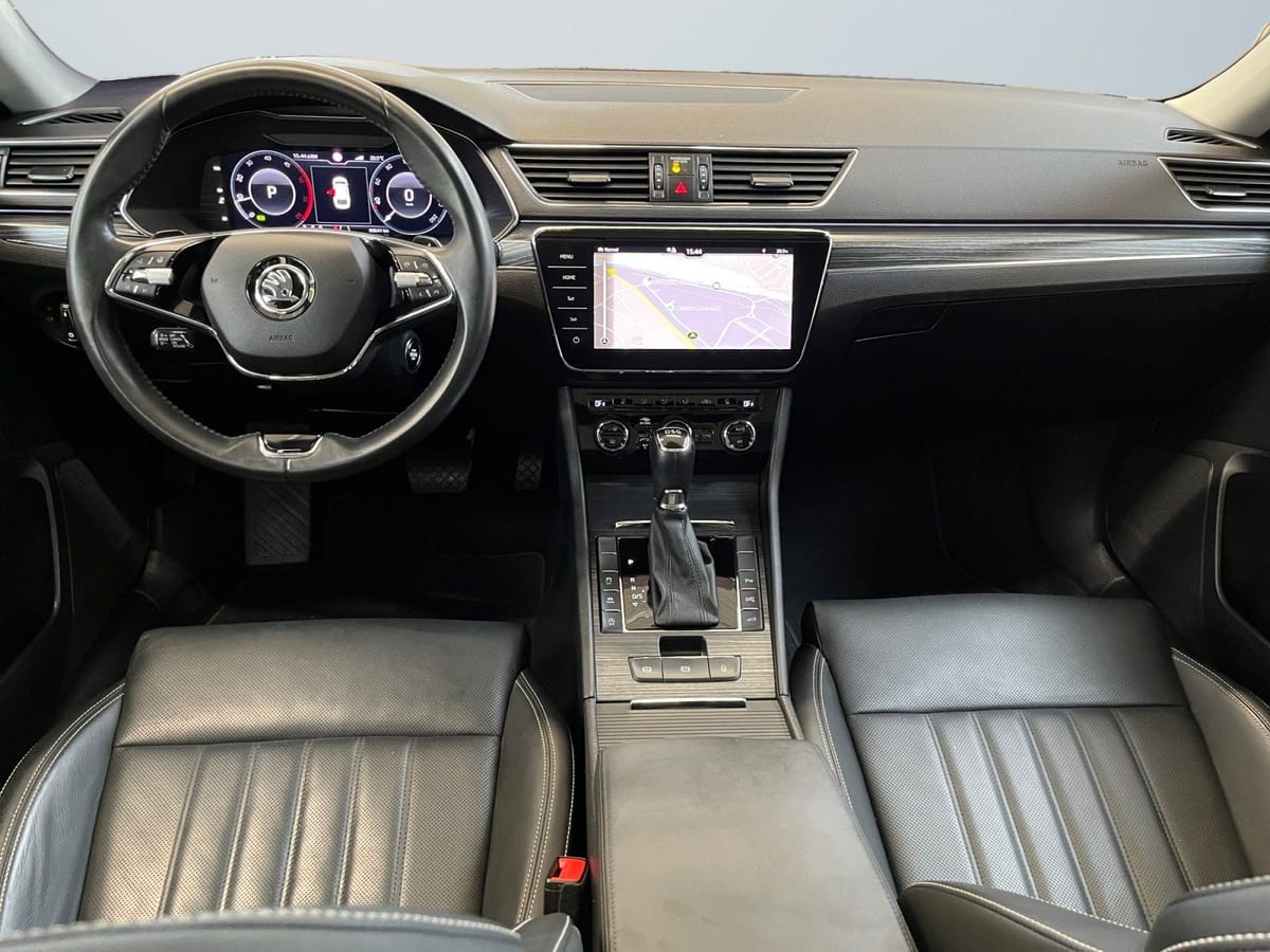 Skoda Superb Combi Premium Edition 2.0TDI DSG ACC DCC foto 8
