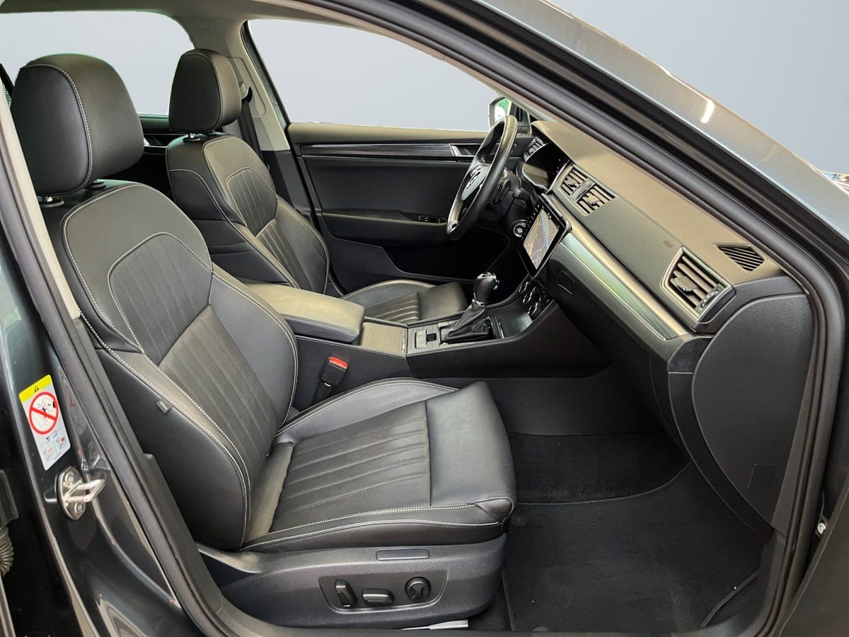 Skoda Superb Combi Premium Edition 2.0TDI DSG ACC DCC foto 10