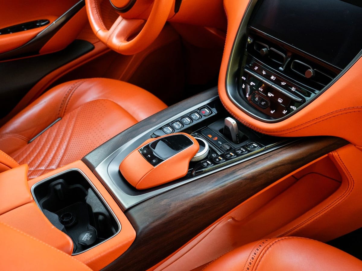 Aston Martin 4.0 V8.VOLLAUSSTATTUNG.LUFTFE.PANO.ACC.360 foto 25