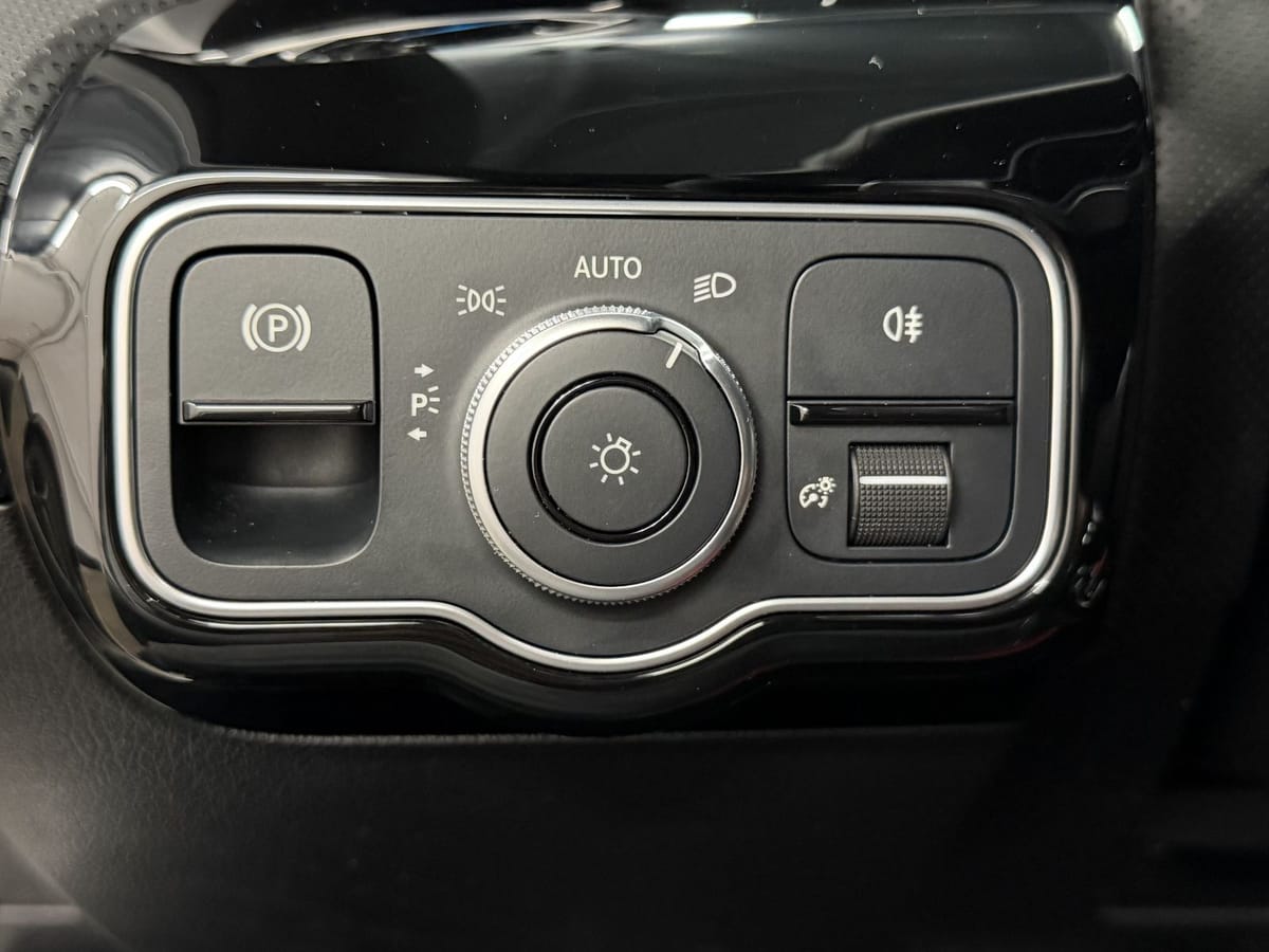 Mercedes-Benz A 35 AMG 4Matic Speedshift DCT 7G AMG Edition 55 foto 16