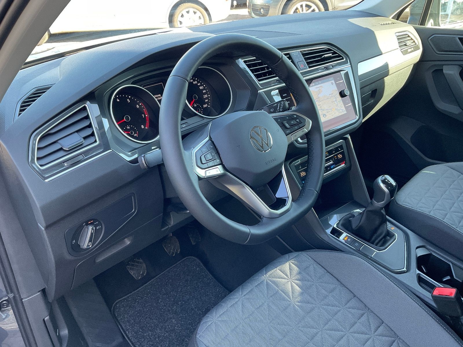 Volkswagen Tiguan 1.5 Life*Navi*AHZV schwenk*Licht-&Regens foto 11