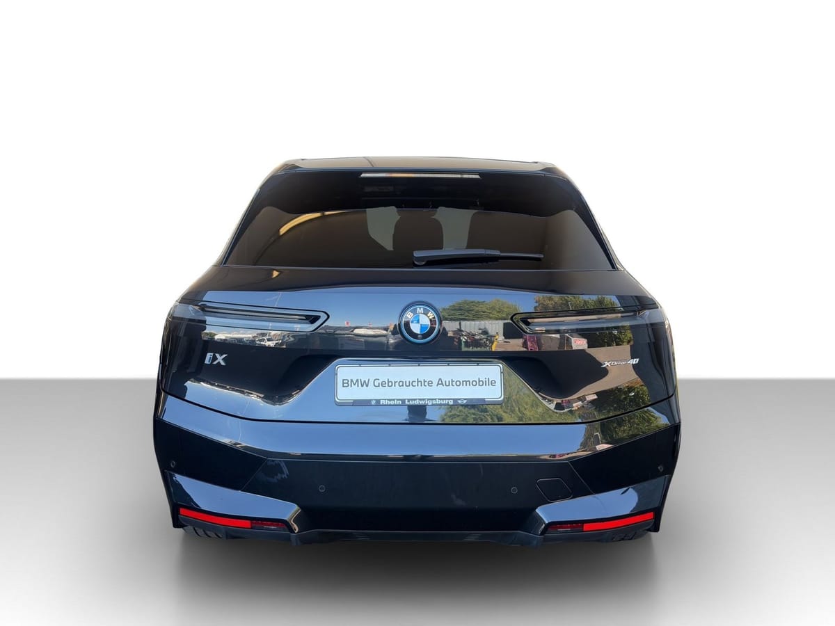 BMW iX xDrive40 Sportpaket PanoSky ParkAs HarKar foto 5