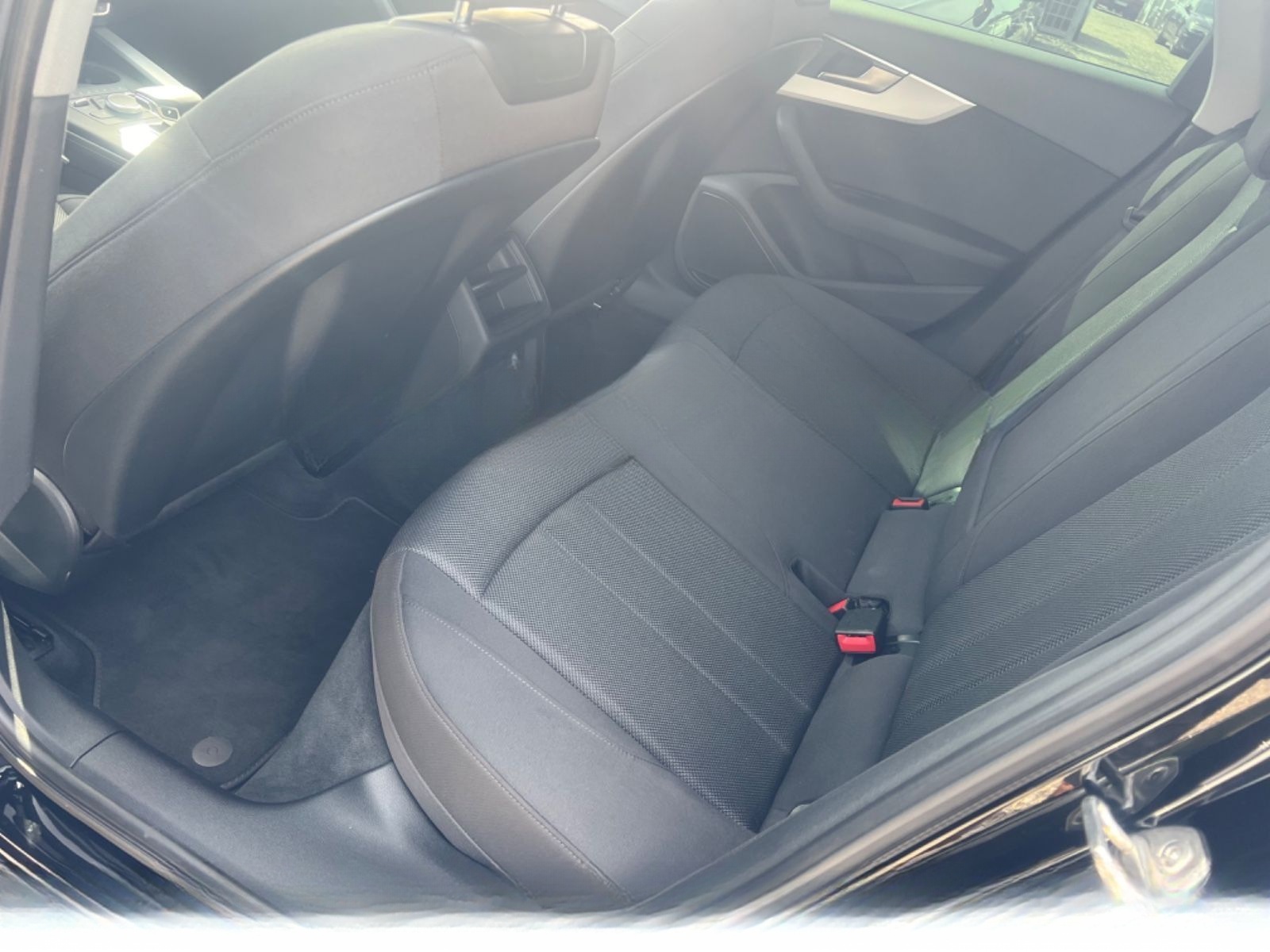 Audi A4 Lim. basis foto 11