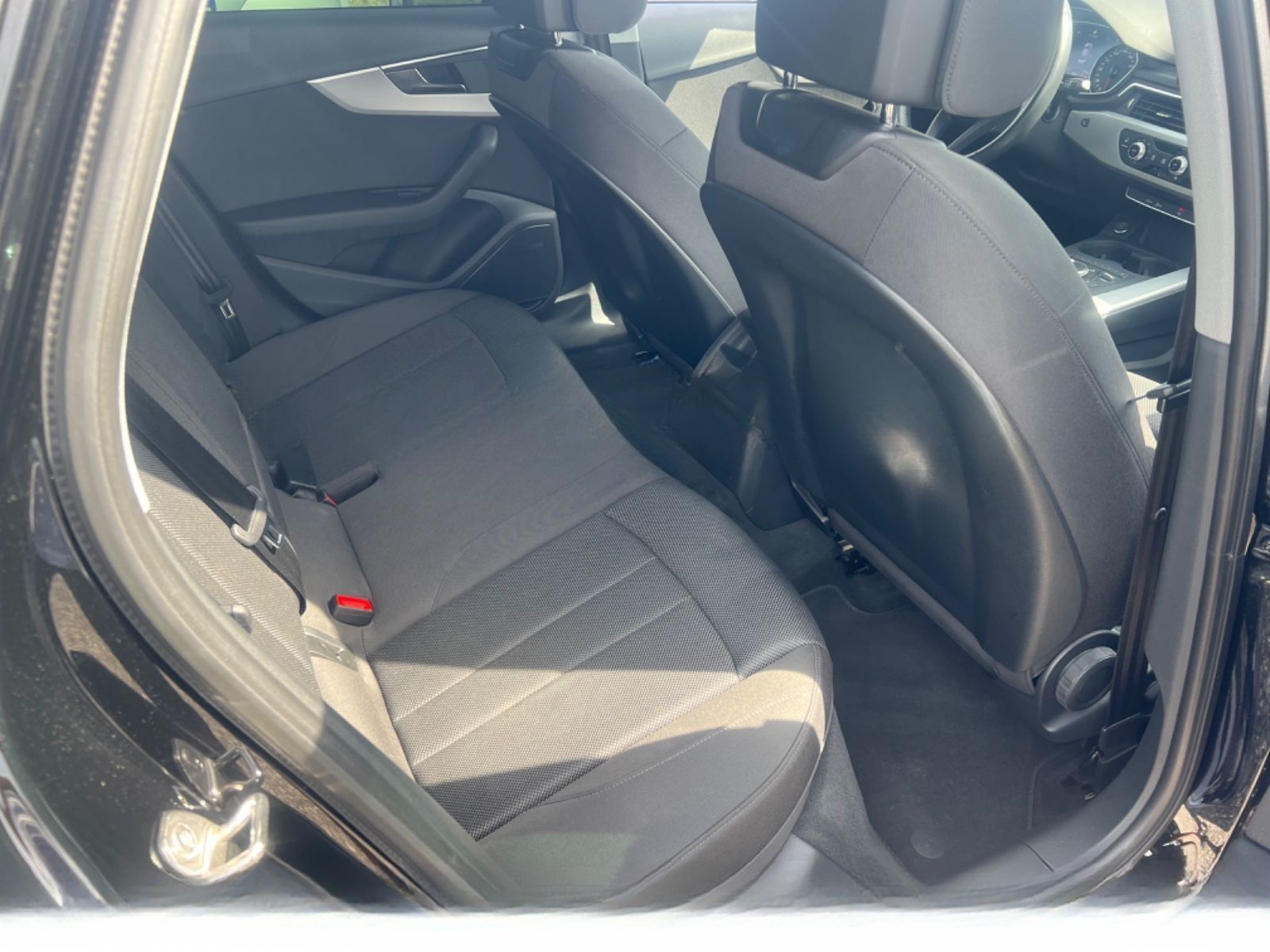 Audi A4 Lim. basis foto 9