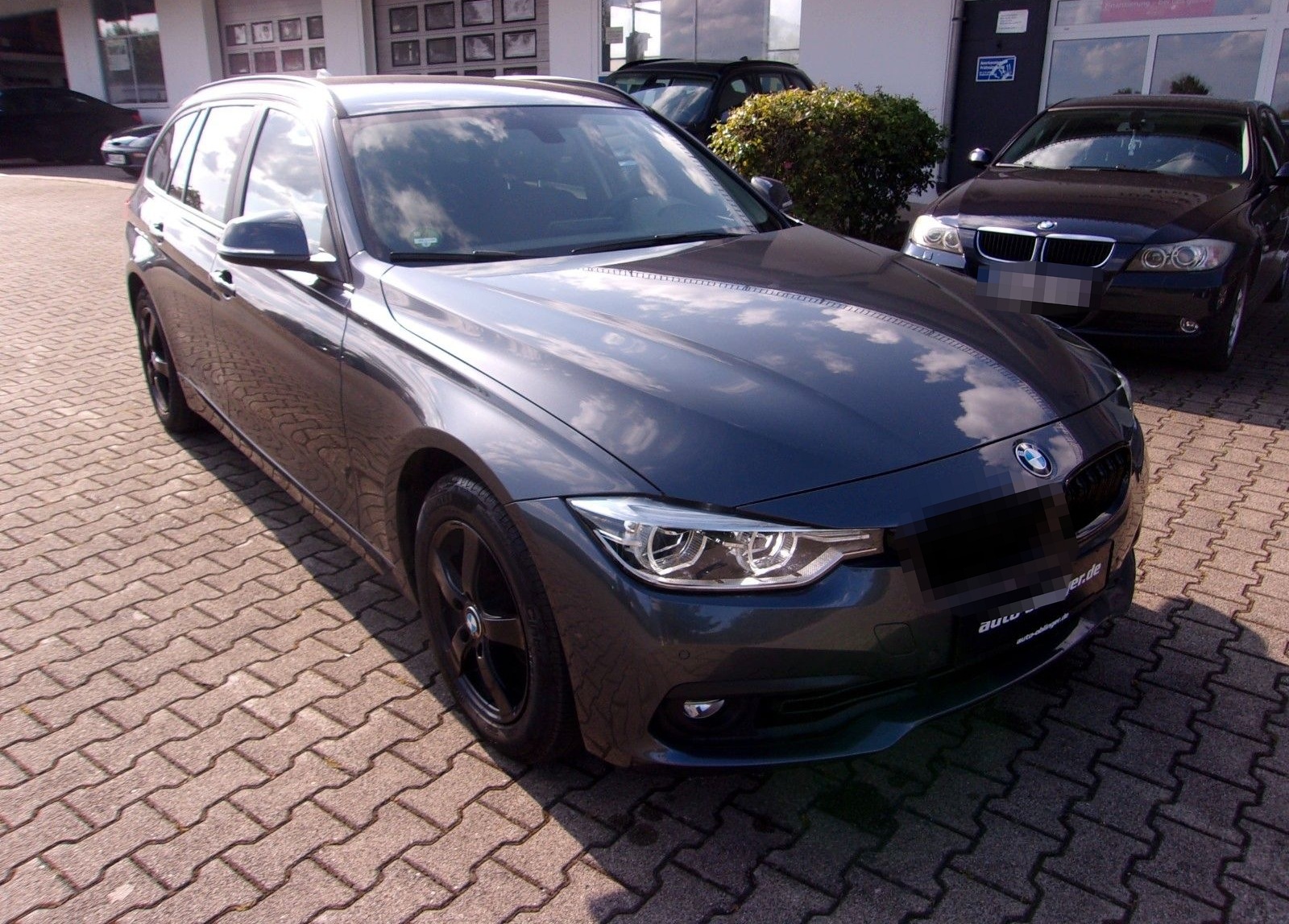 BMW 318i Touring foto 2