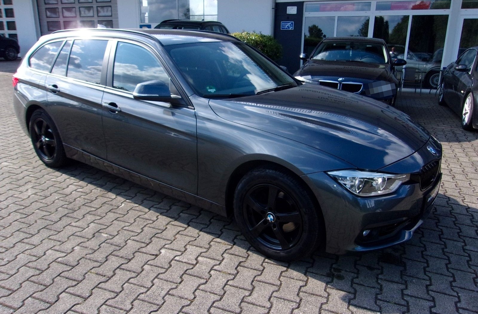 BMW 318i  Touring foto 3