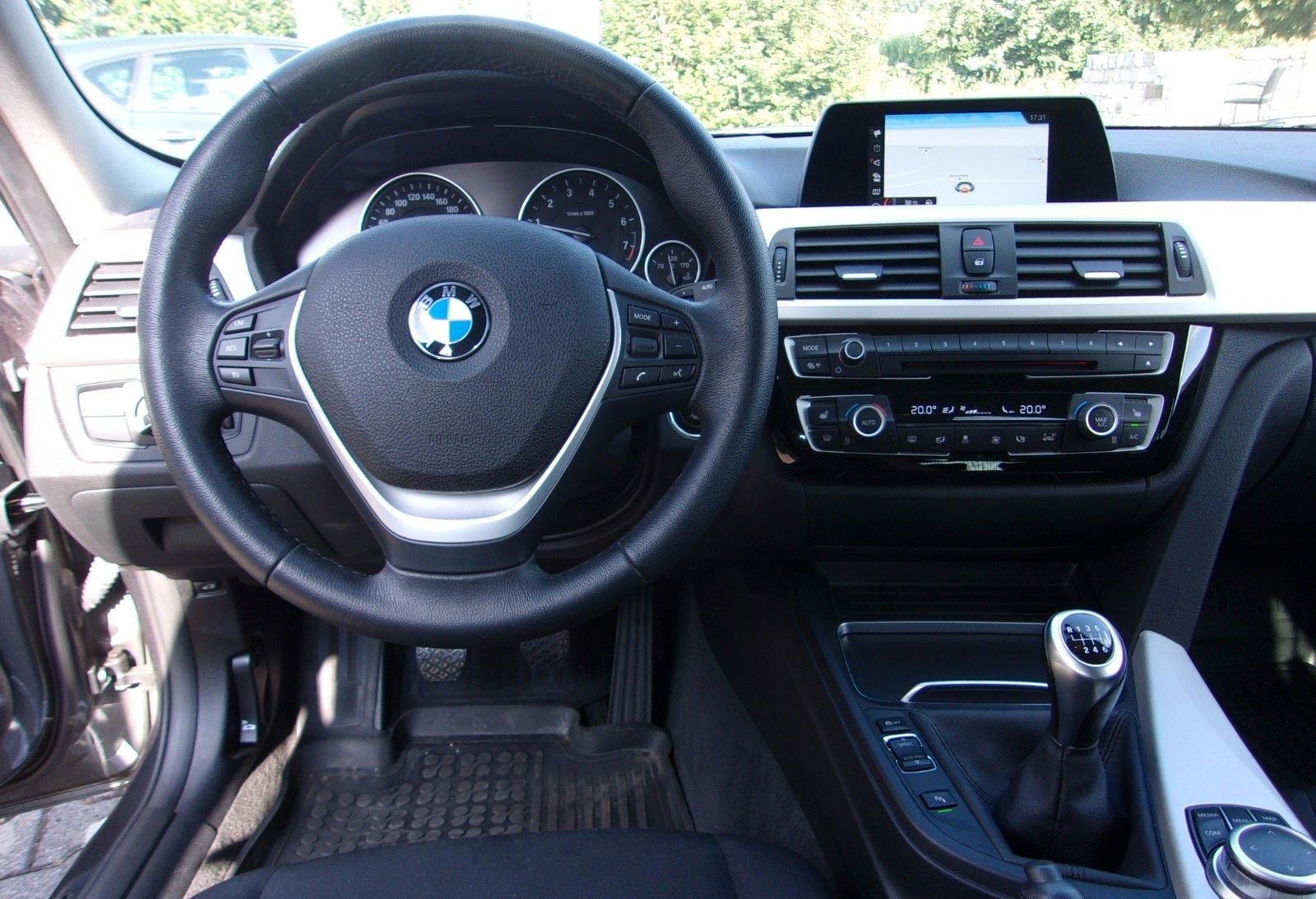 BMW 318i  Touring foto 8