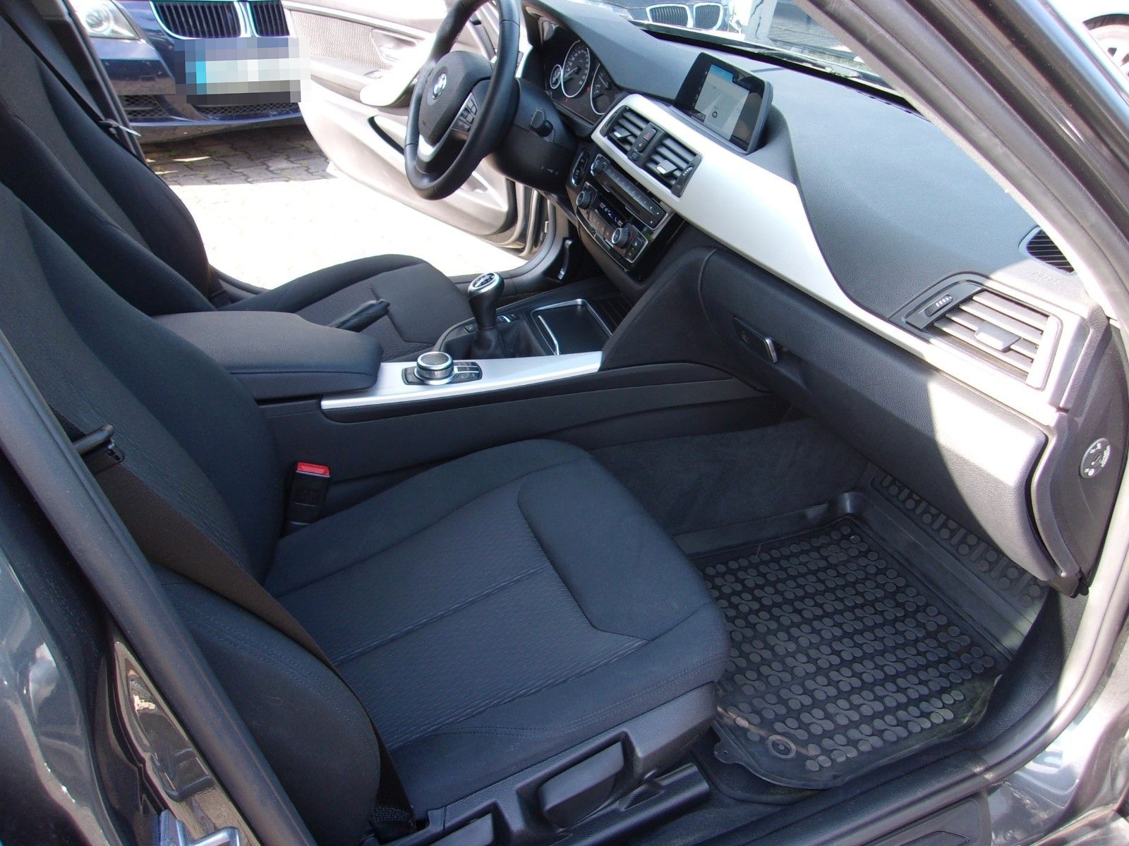 BMW 318i  Touring foto 9