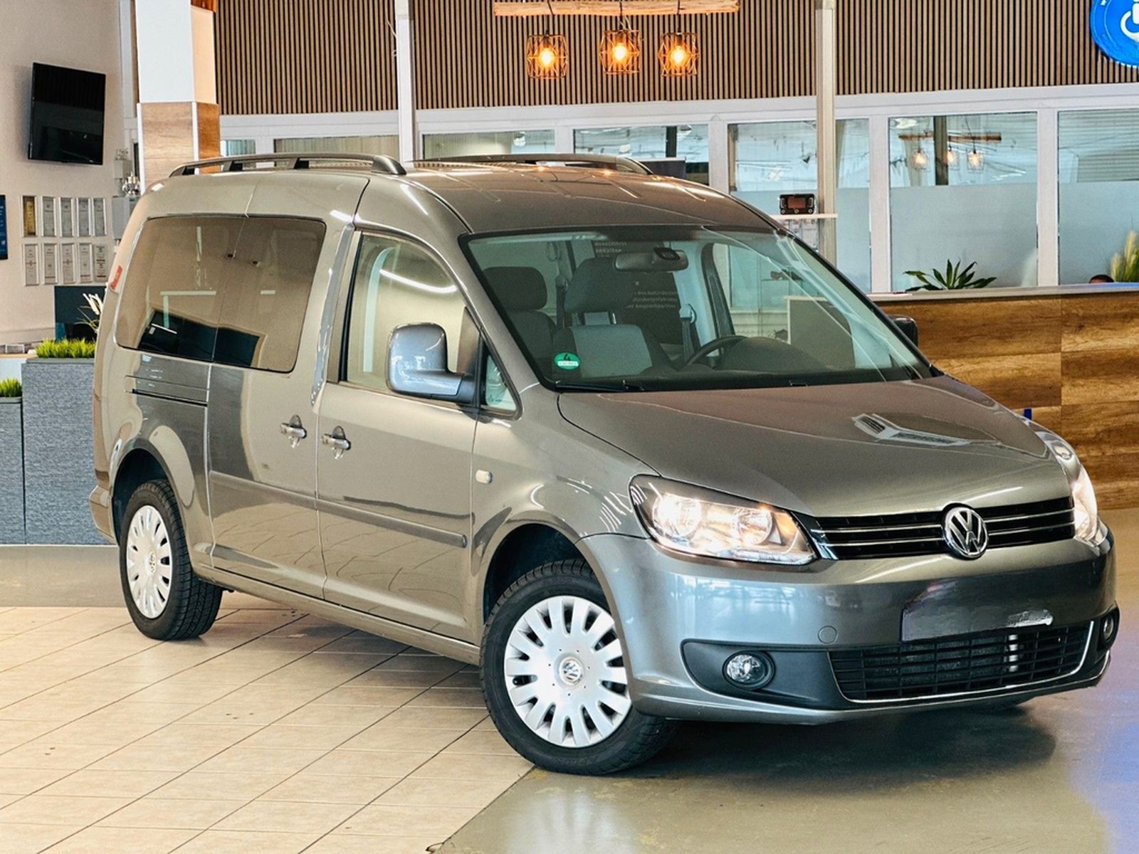 Volkswagen Caddy Maxi-Behindertengerecht-Rampe-TOP foto 2