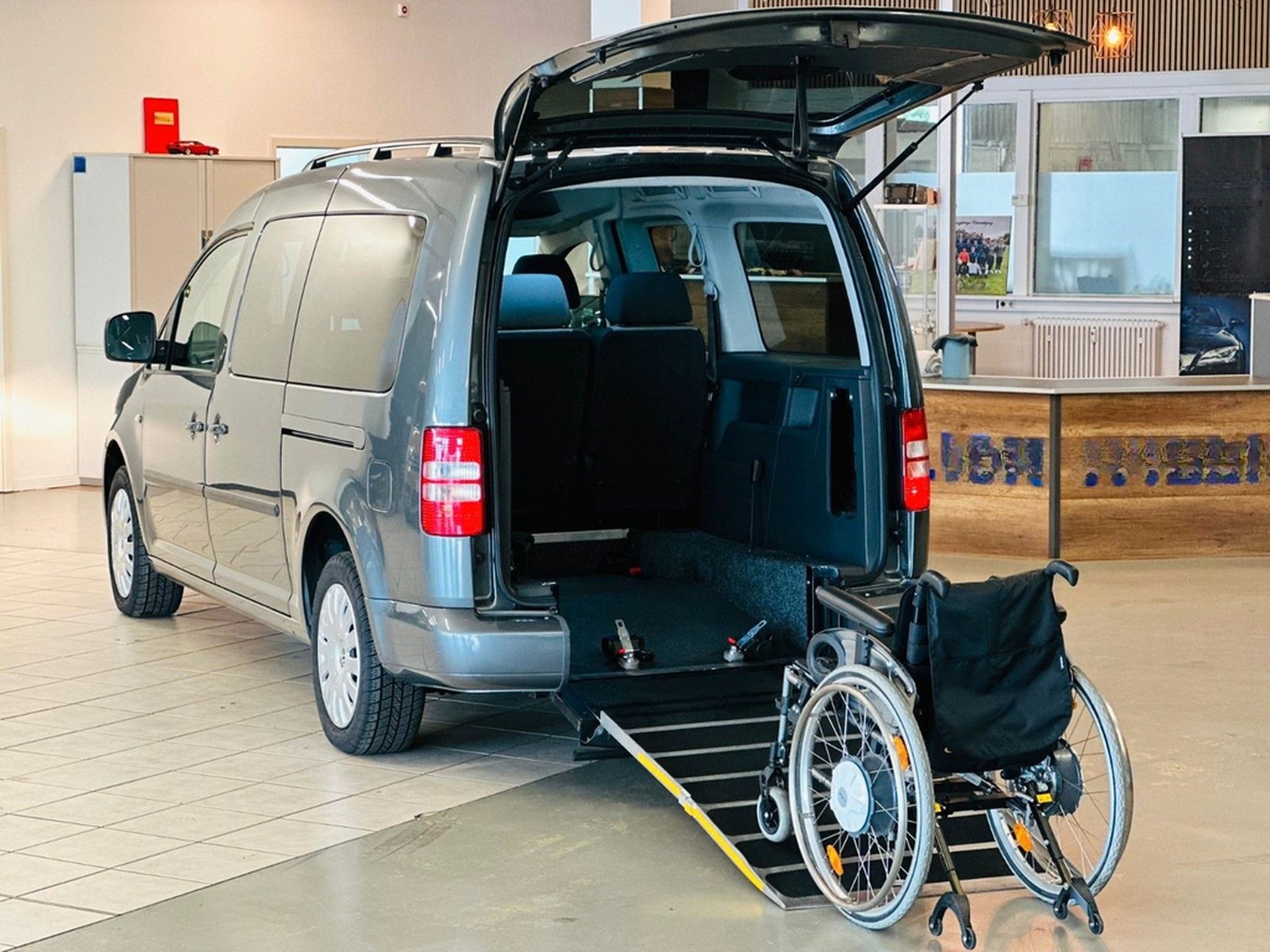 Volkswagen Caddy Maxi-Behindertengerecht-Rampe-TOP foto 13