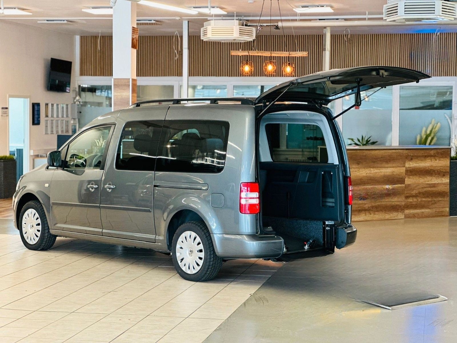 Volkswagen Caddy Maxi-Behindertengerecht-Rampe-TOP foto 4
