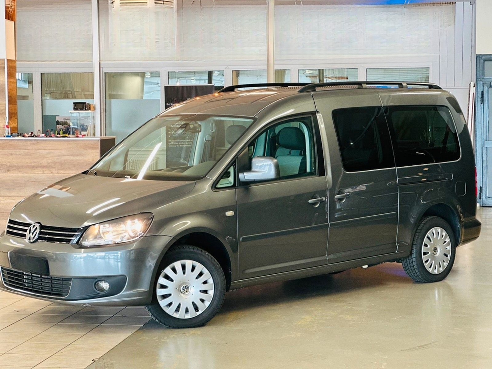 Volkswagen Caddy Maxi-Behindertengerecht-Rampe-TOP foto 5