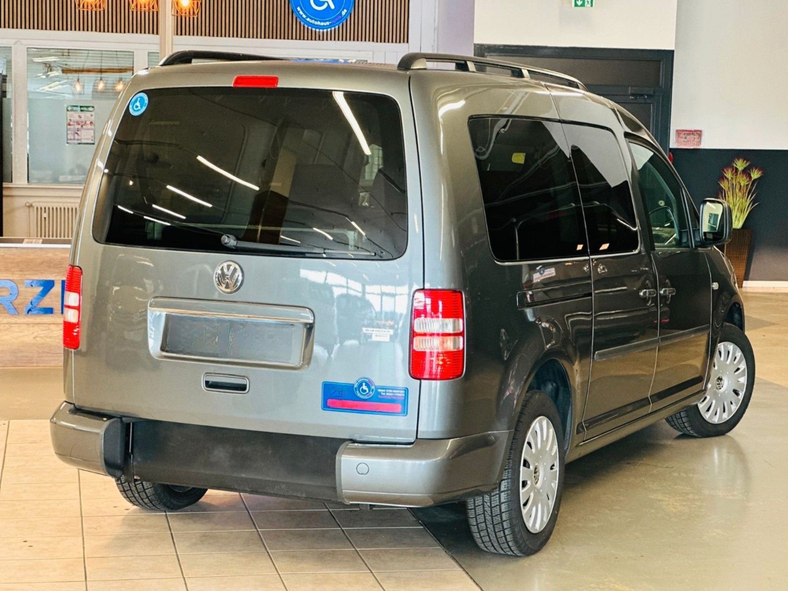 Volkswagen Caddy Maxi-Behindertengerecht-Rampe-TOP foto 8