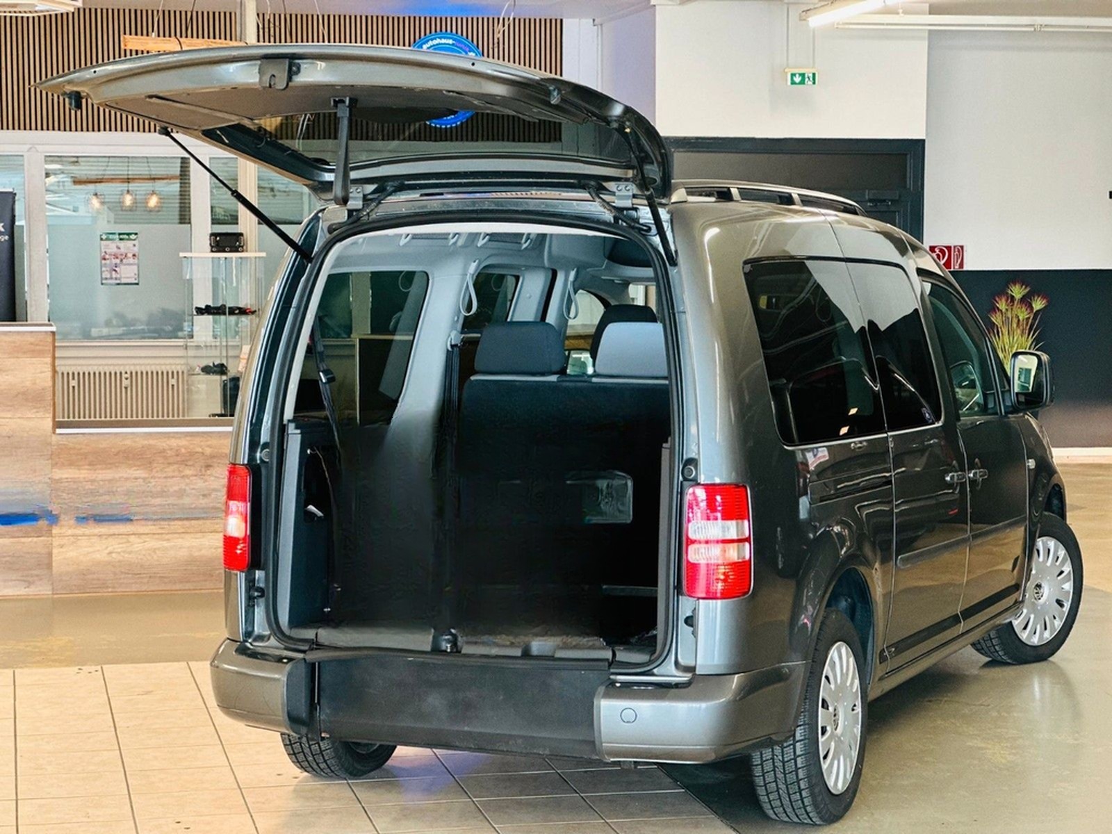 Volkswagen Caddy Maxi-Behindertengerecht-Rampe-TOP foto 9