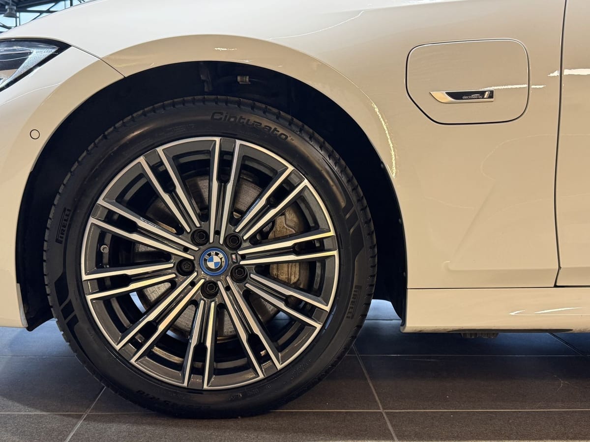 BMW 330 e M-Sport Leder Ambiente 360Cam HUD LED SHZ foto 4