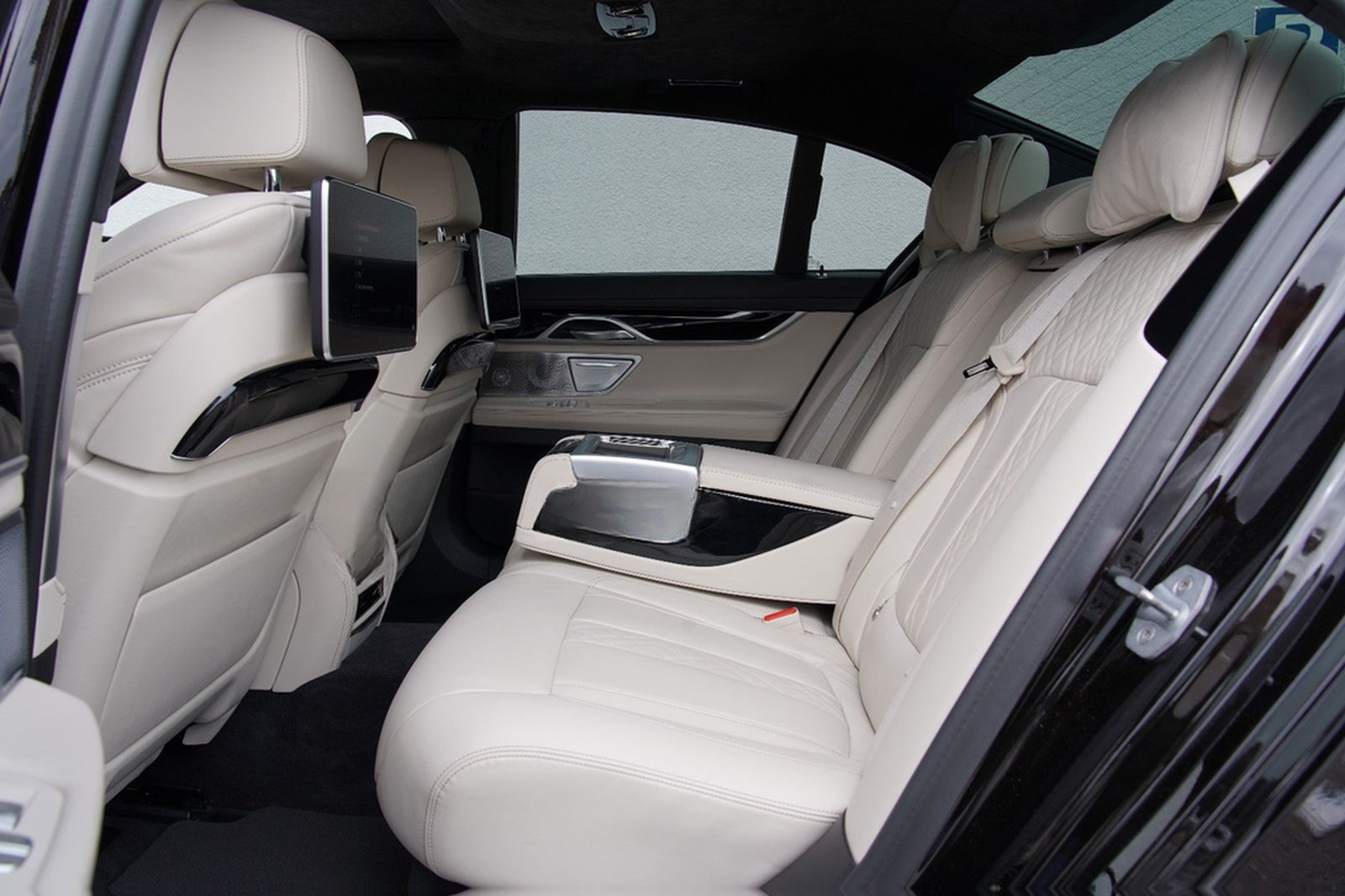 BMW 750i xDrive *M-SPORT*PURE-EXCELLENCE*B&W*LASER* foto 12