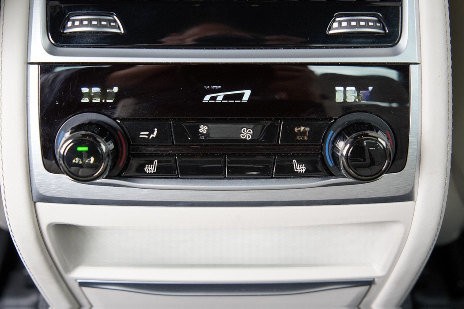 BMW 750i xDrive *M-SPORT*PURE-EXCELLENCE*B&W*LASER* foto 21