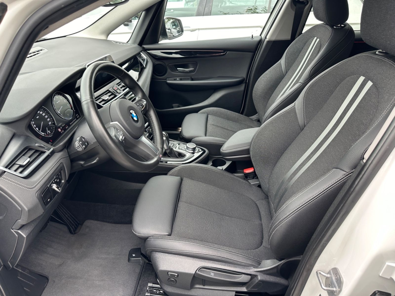 BMW 2 Active Tourer 225 xe Sport Line foto 4