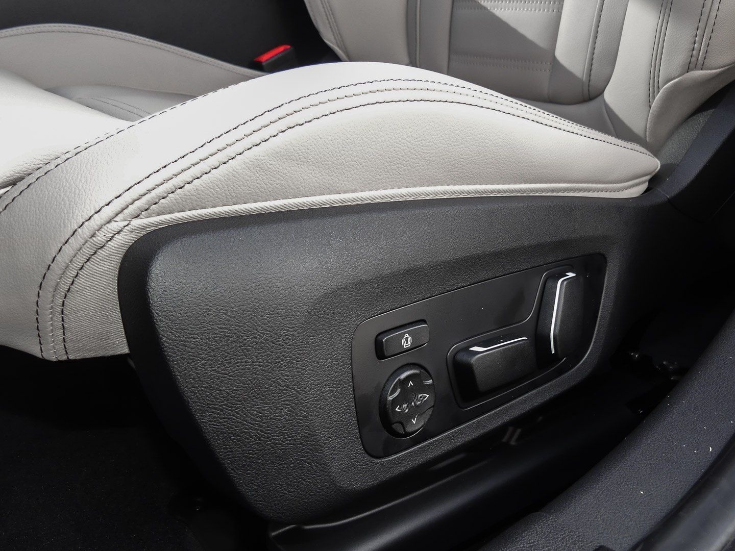 BMW 330e HUD PANO ACC AHK 360°KAM RFK NAVI Standh. foto 12