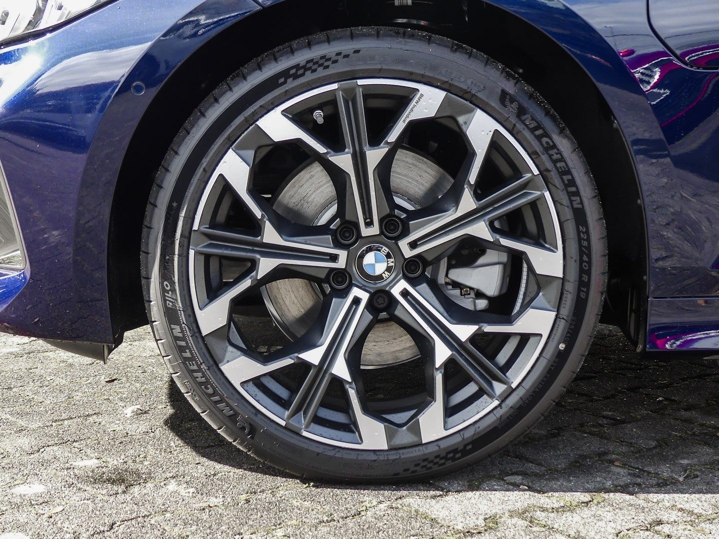 BMW 330e HUD PANO ACC AHK 360°KAM RFK NAVI Standh. foto 3