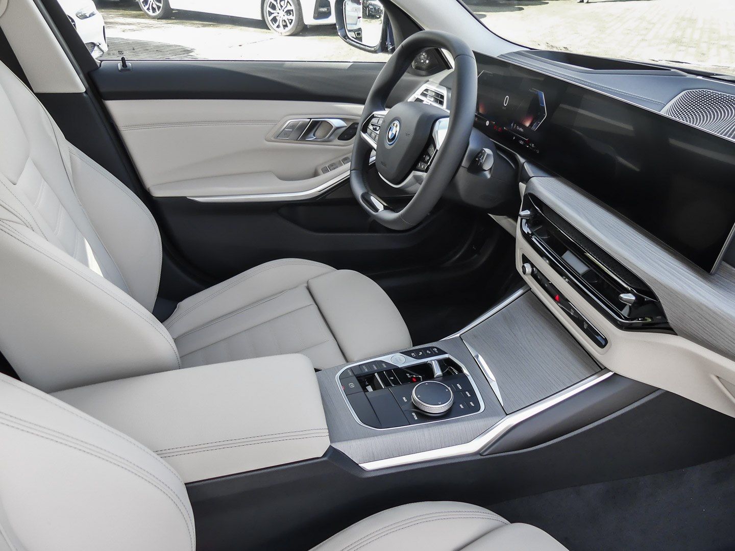 BMW 330e HUD PANO ACC AHK 360°KAM RFK NAVI Standh. foto 5