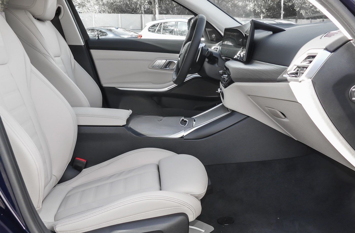 BMW 330e HUD PANO ACC AHK 360°KAM RFK NAVI Standh. foto 6