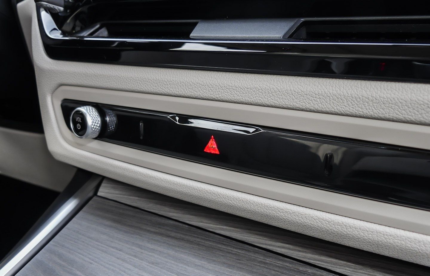 BMW 330e HUD PANO ACC AHK 360°KAM RFK NAVI Standh. foto 8