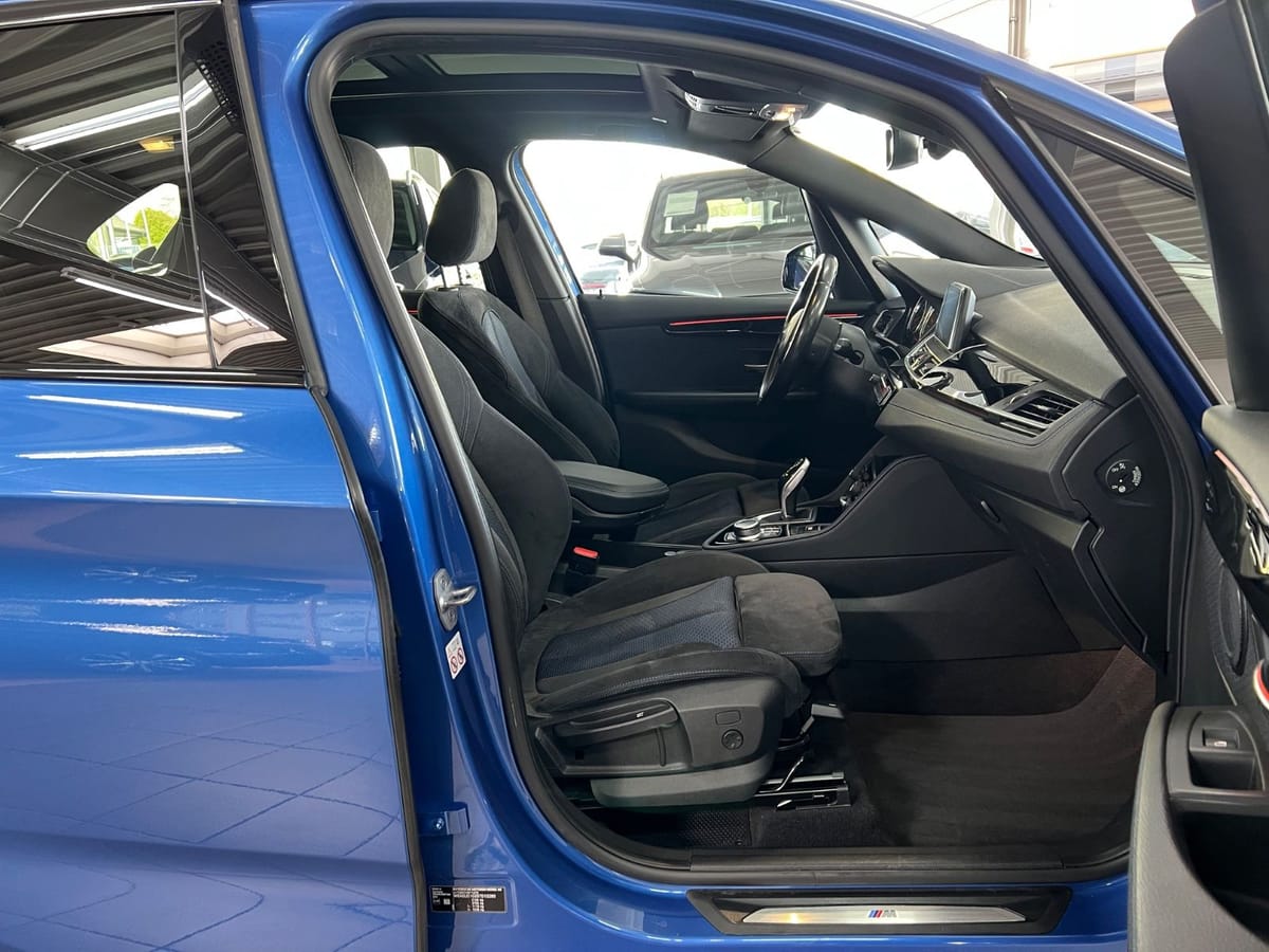 BMW 220d Active Tourer xD LED+Kamera+AHK+DDC+Pano foto 14