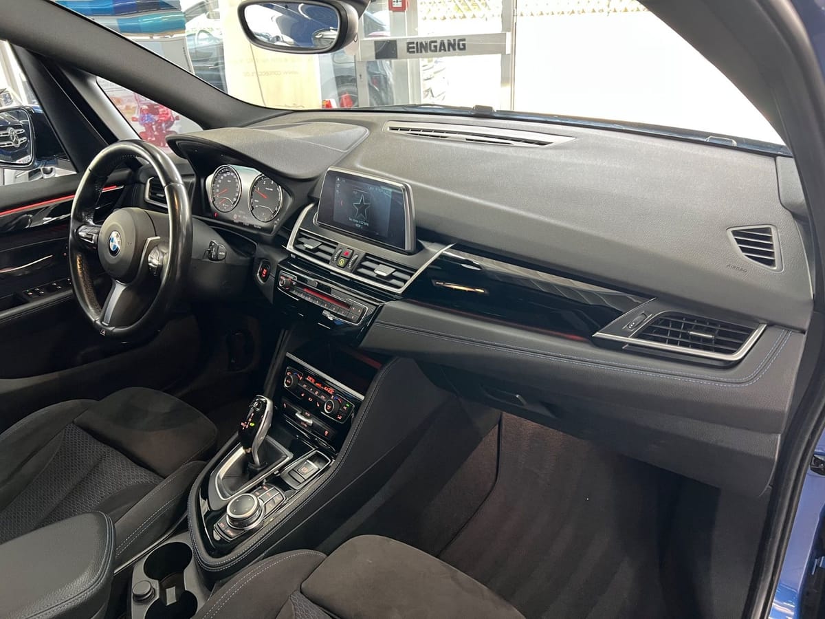 BMW 220d Active Tourer xD LED+Kamera+AHK+DDC+Pano foto 15
