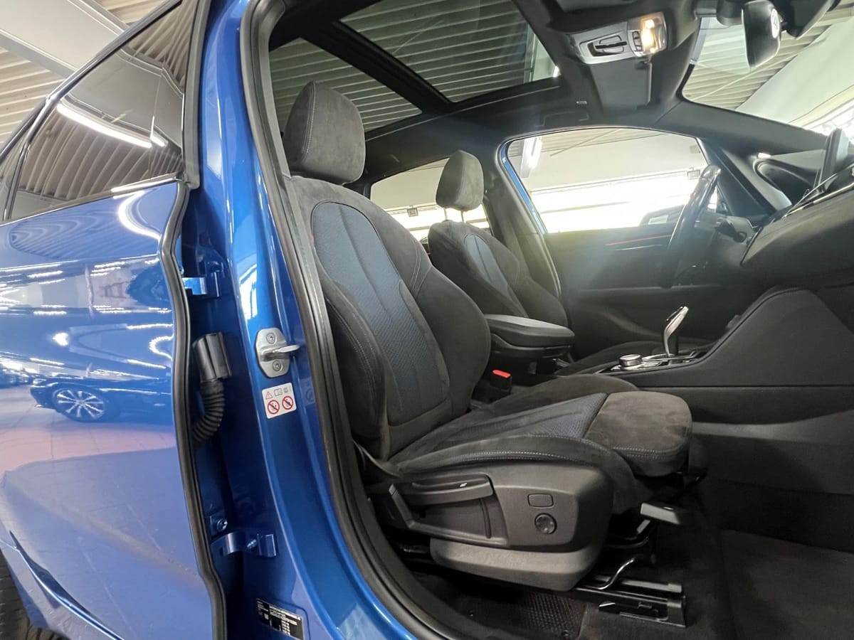 BMW 220d Active Tourer xD LED+Kamera+AHK+DDC+Pano foto 16