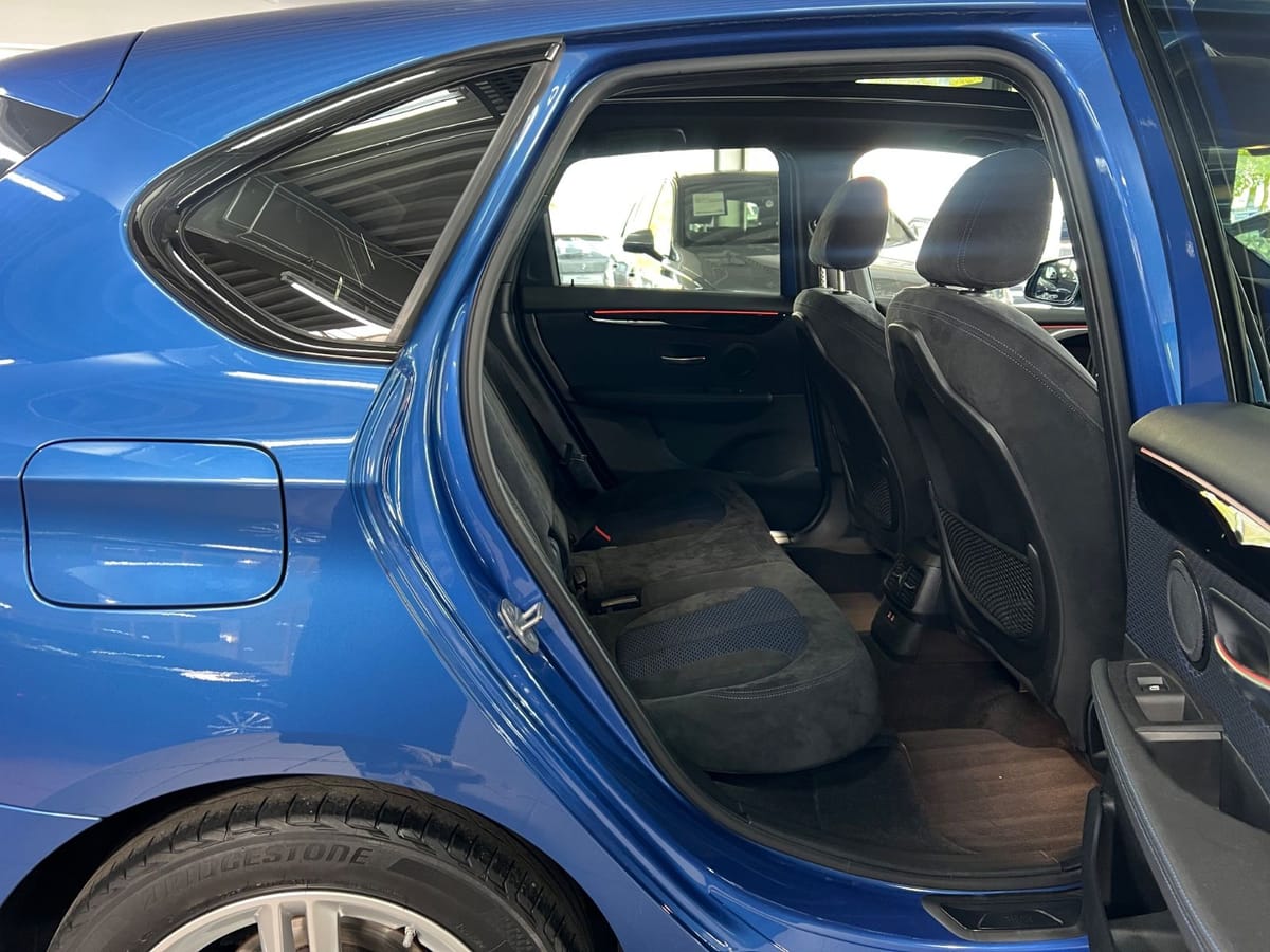 BMW 220d Active Tourer xD LED+Kamera+AHK+DDC+Pano foto 18