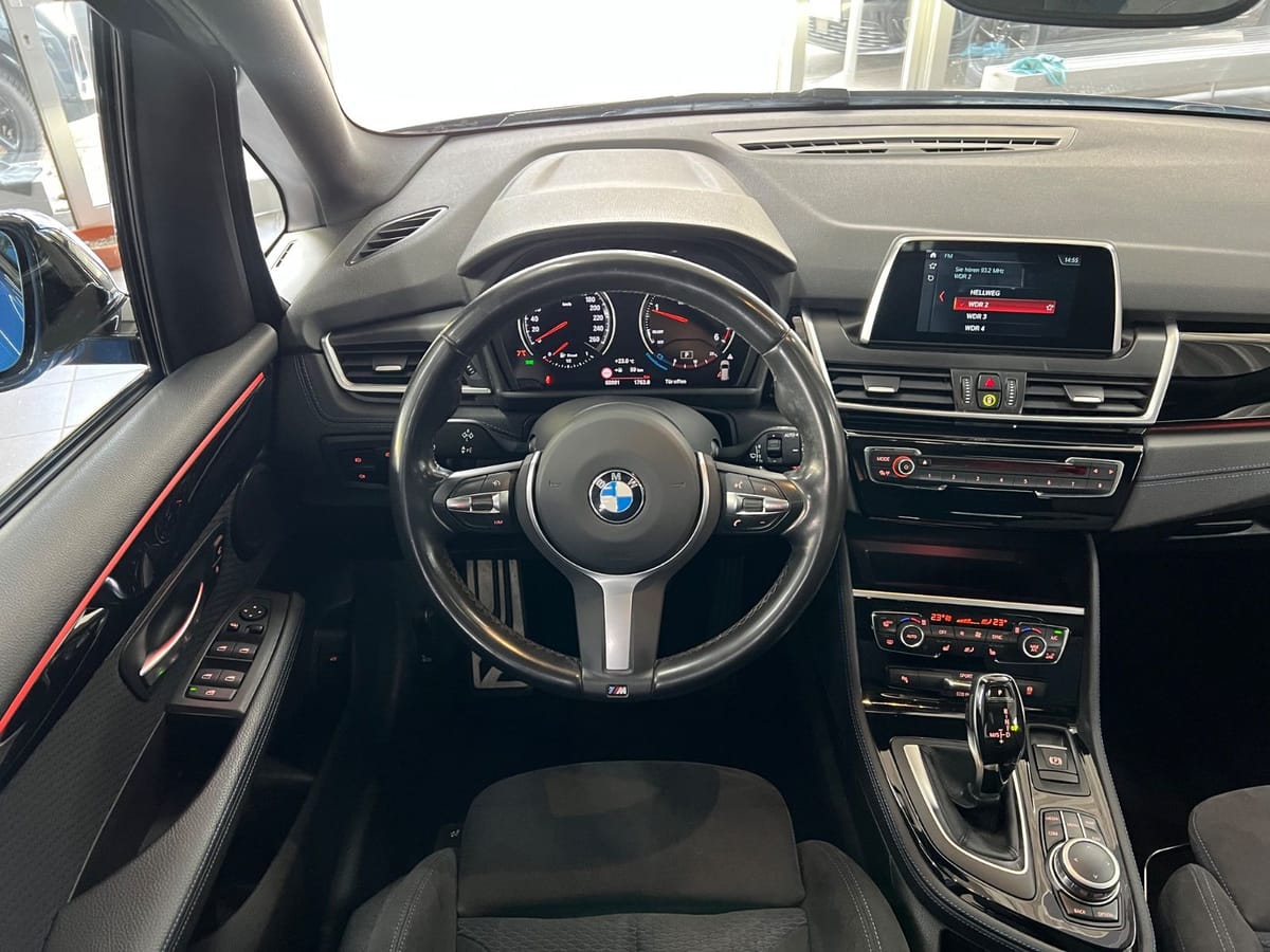BMW 220d Active Tourer xD LED+Kamera+AHK+DDC+Pano foto 19