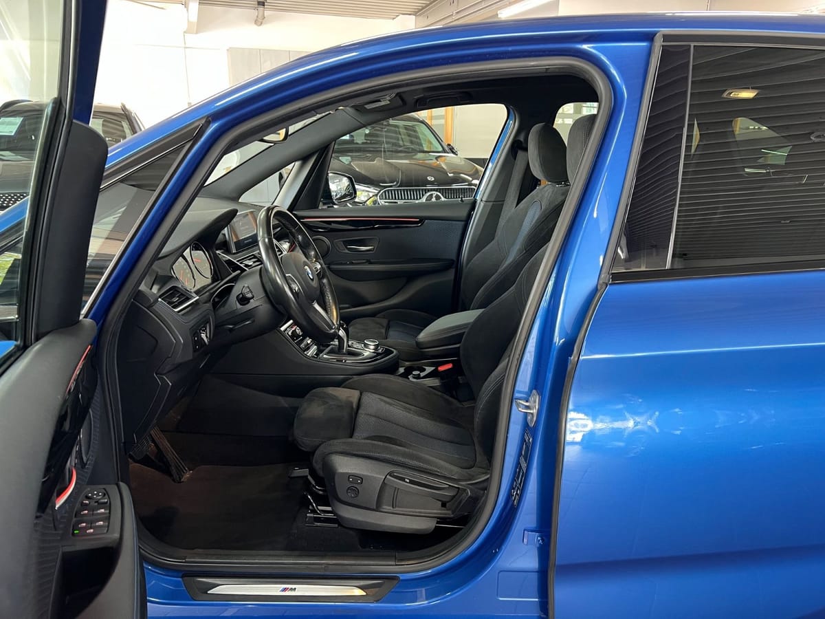 BMW 220d Active Tourer xD LED+Kamera+AHK+DDC+Pano foto 21