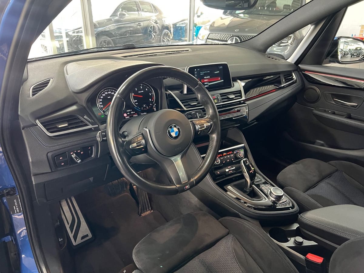 BMW 220d Active Tourer xD LED+Kamera+AHK+DDC+Pano foto 22