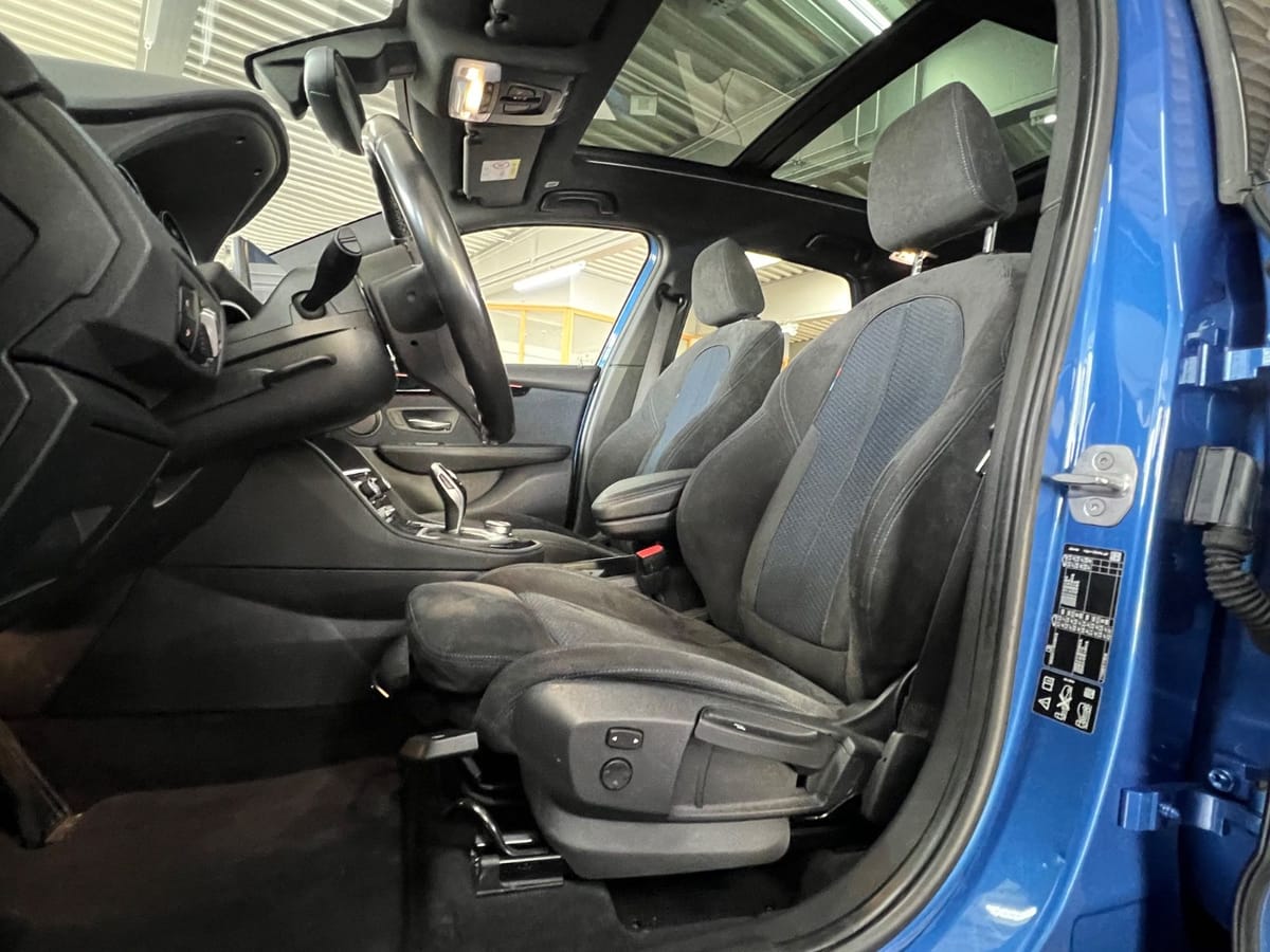 BMW 220d Active Tourer xD LED+Kamera+AHK+DDC+Pano foto 23