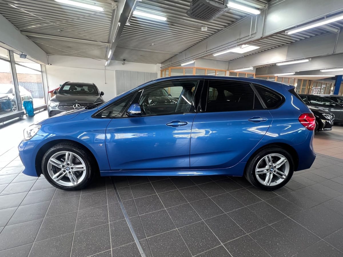 BMW 220d Active Tourer xD LED+Kamera+AHK+DDC+Pano foto 6
