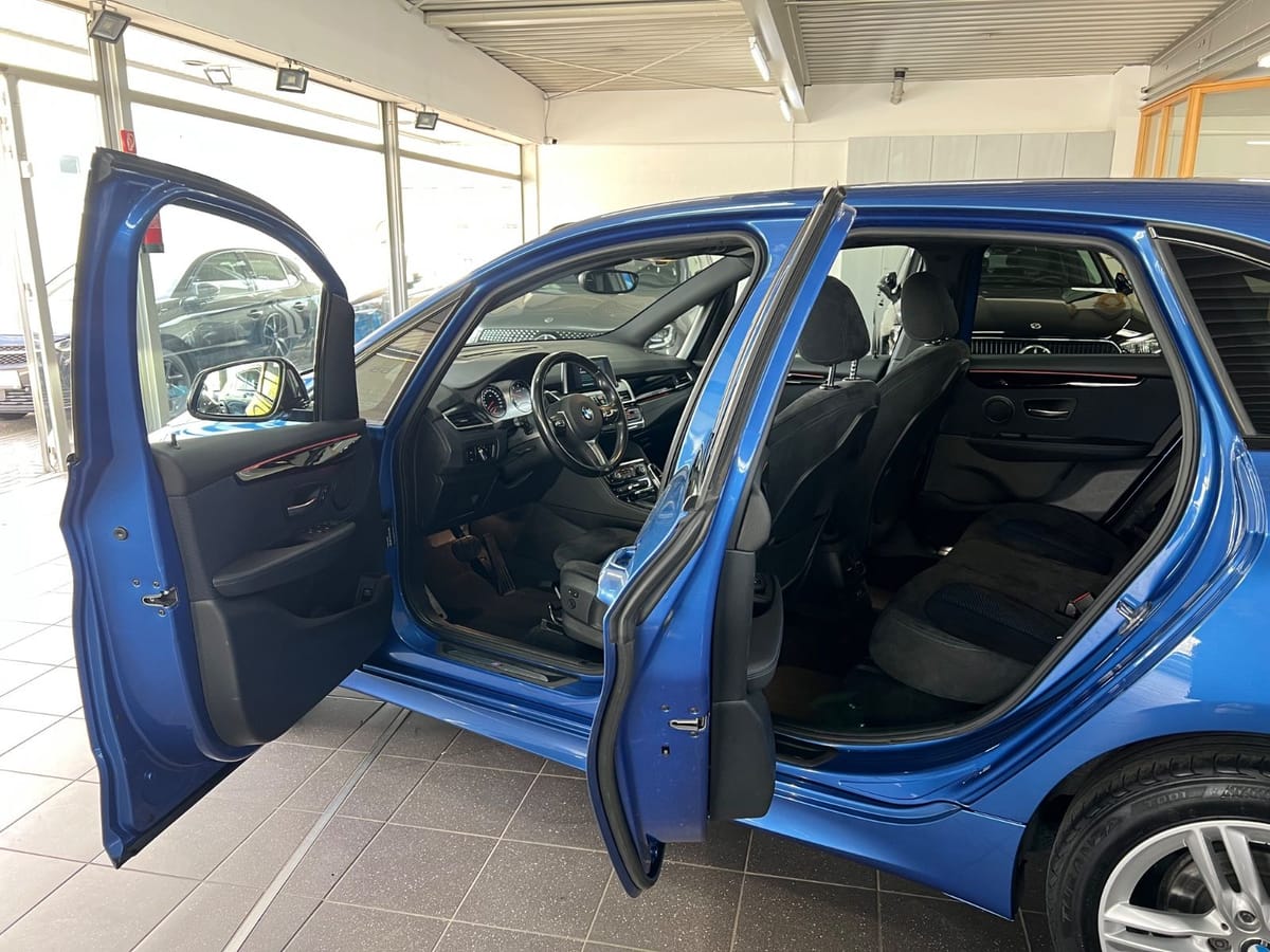 BMW 220d Active Tourer xD LED+Kamera+AHK+DDC+Pano foto 7