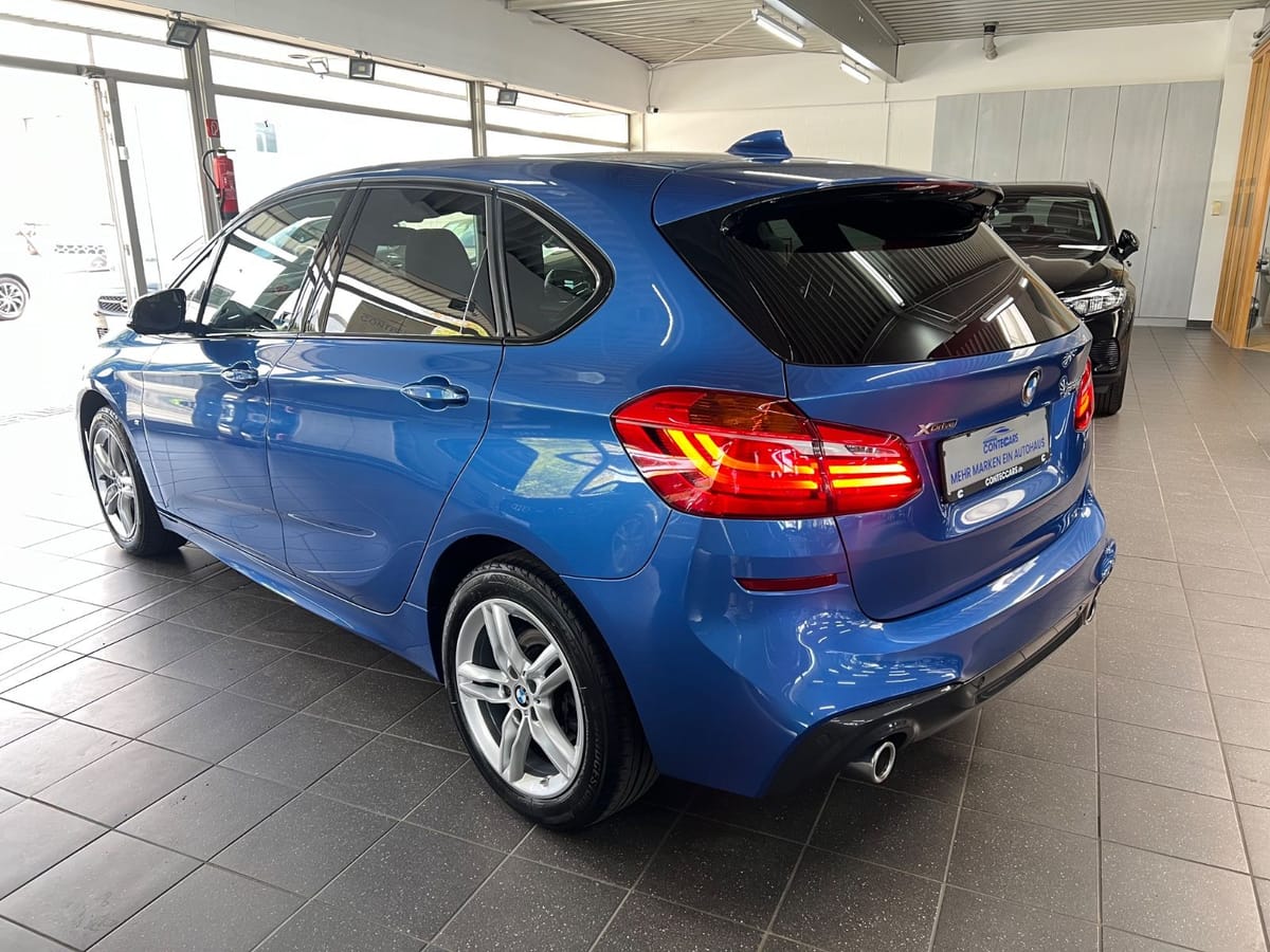 BMW 220d Active Tourer xD LED+Kamera+AHK+DDC+Pano foto 8