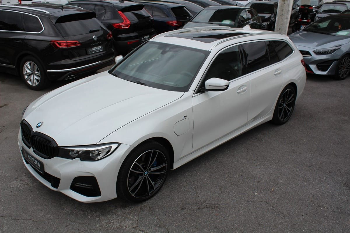 BMW 330e M-SPORTPAKET PANORAMA KAMERA HUD AHK