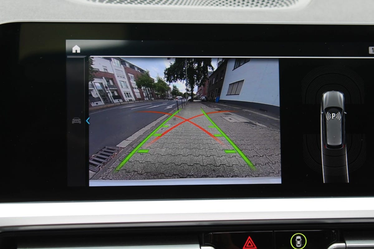 BMW 330e M-SPORTPAKET PANORAMA KAMERA HUD AHK foto 14