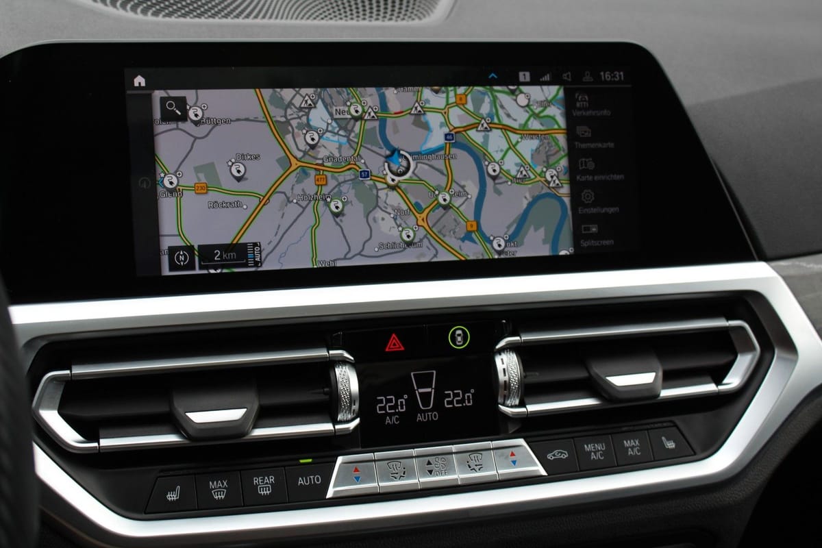 BMW 330e M-SPORTPAKET PANORAMA KAMERA HUD AHK foto 18