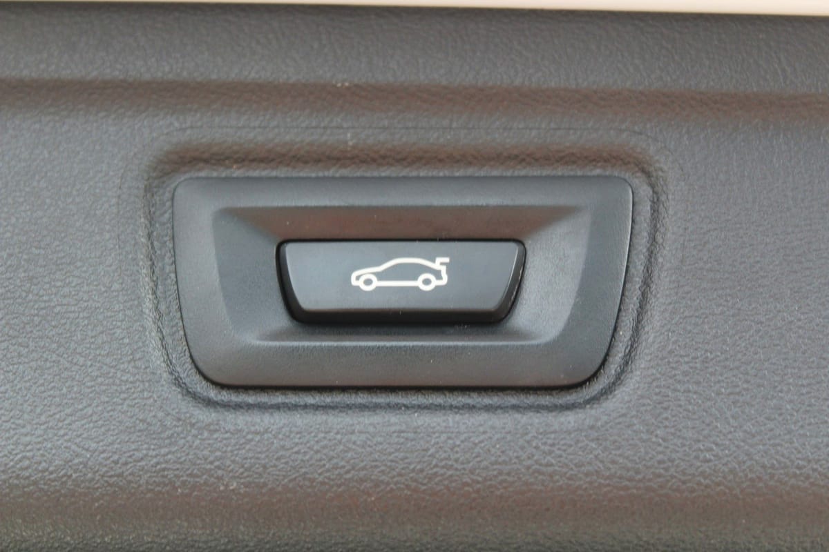 BMW 330e M-SPORTPAKET PANORAMA KAMERA HUD AHK foto 21