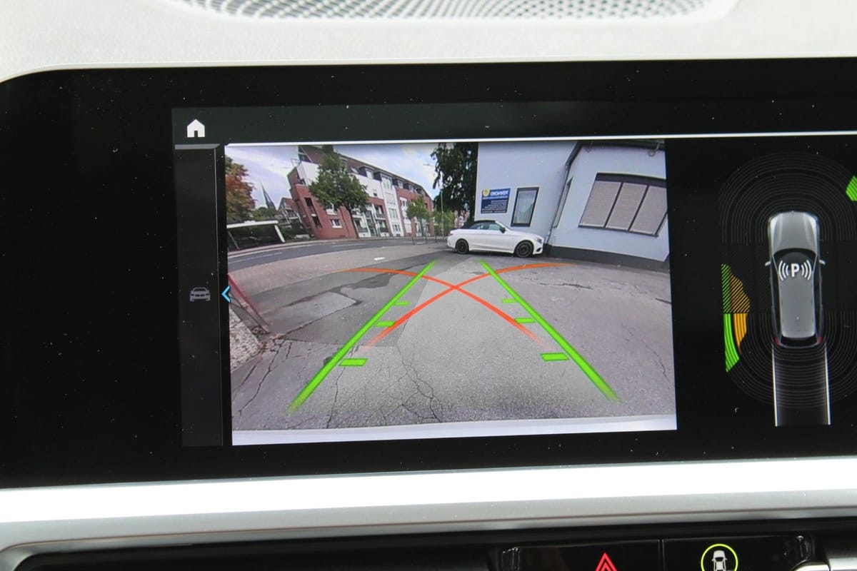 BMW 330e M-SPORTPAKET PANORAMA KAMERA HUD AHK foto 22