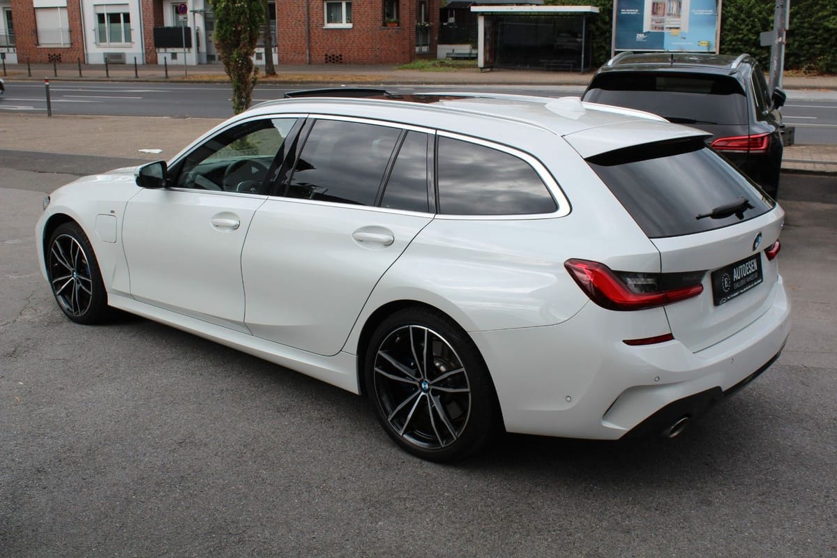 BMW 330e M-SPORTPAKET PANORAMA KAMERA HUD AHK foto 6