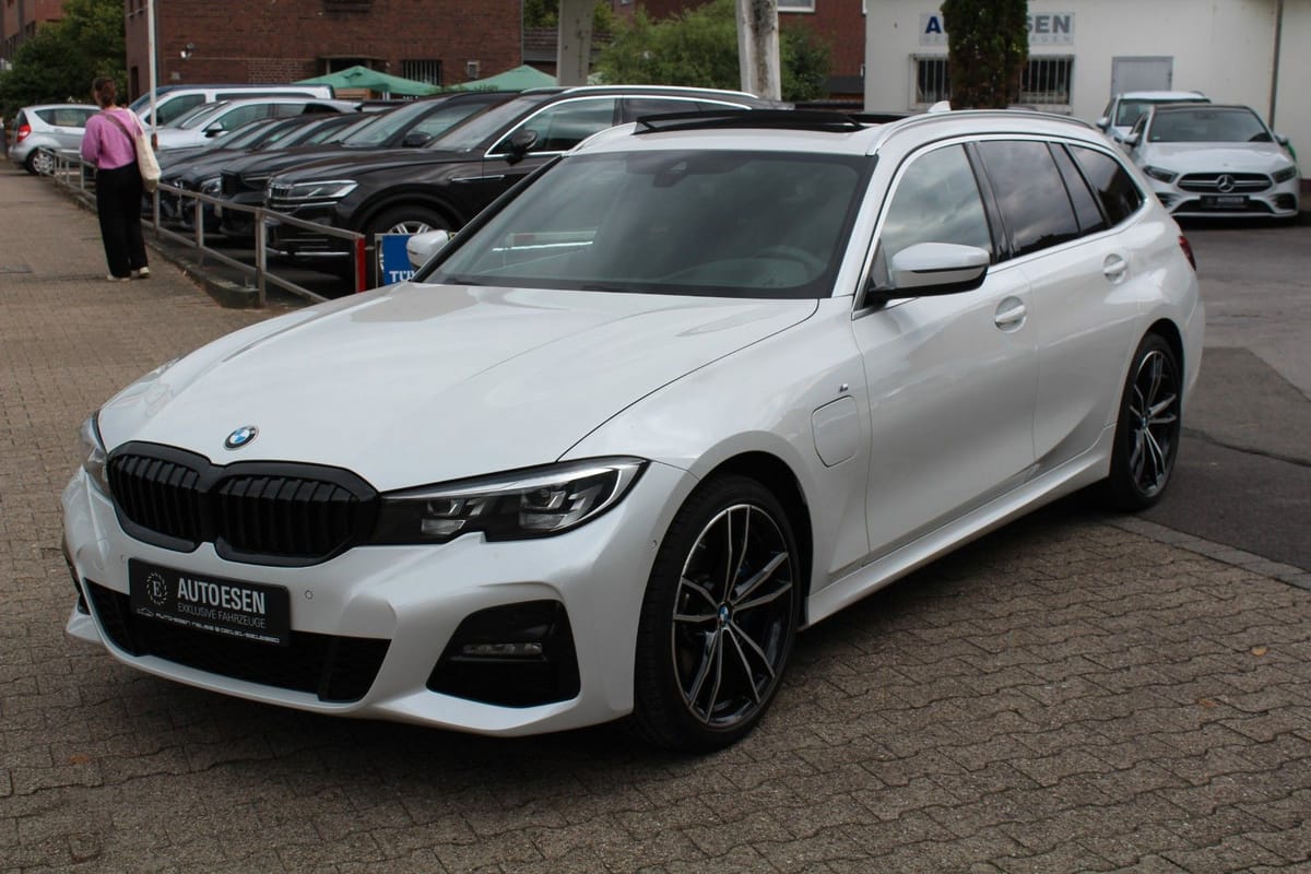 BMW 330e M-SPORTPAKET PANORAMA KAMERA HUD AHK foto 7
