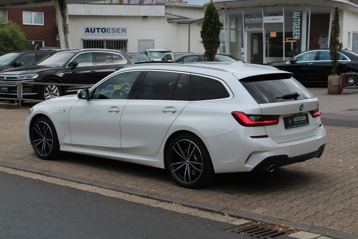 BMW 330e M-SPORTPAKET PANORAMA KAMERA HUD AHK foto 8